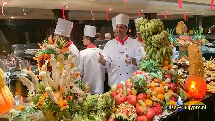 Kerstbuffet op het cruiseschip.