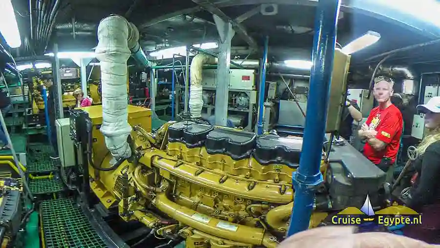 Motorruimte cruiseschip met Caterpillar motoren Motorruimte cruiseschip.