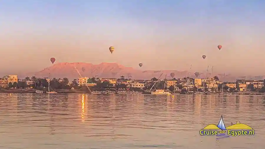 Luchtballonnen boven Luxor