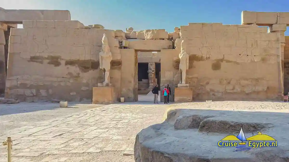 Ingang Ramses III tempel.
